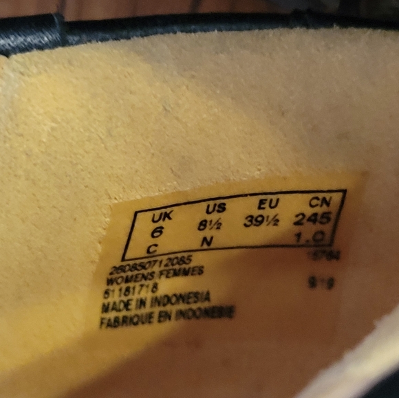 Clarks Unstructured Un Loop Shoe - black leather - Picture 8 of 10